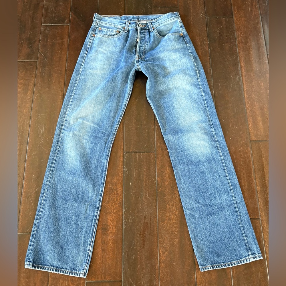 Vintage Y2K Levi's 501 Med/Dark Wash Button-Fly Blue Jeans